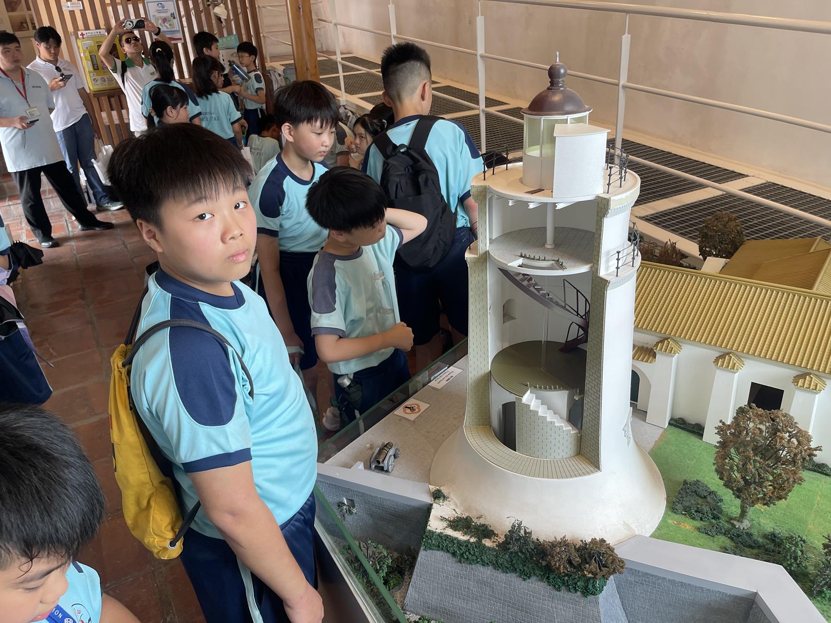 軍事 6